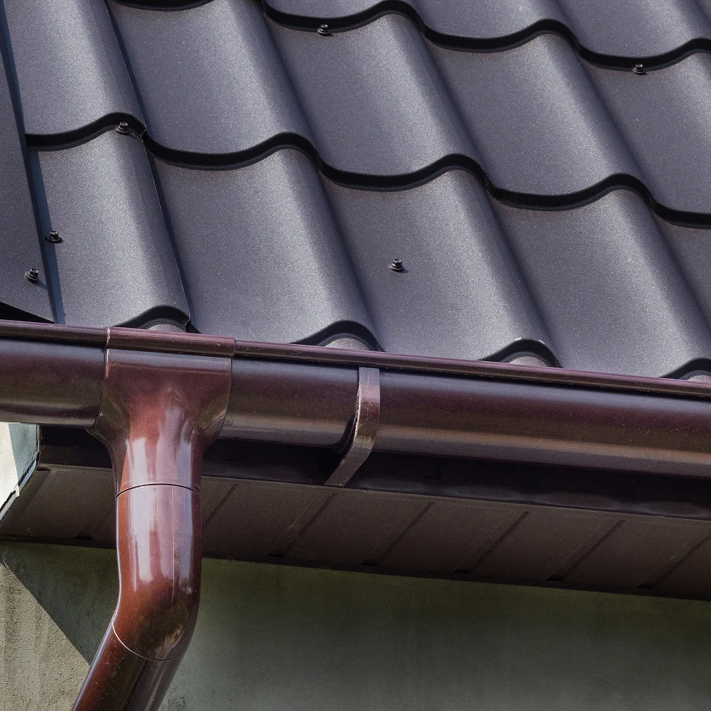 Zinc, cuivre ou aluminium : quel matériau choisir pour sa zinguerie à Sèvres ?
